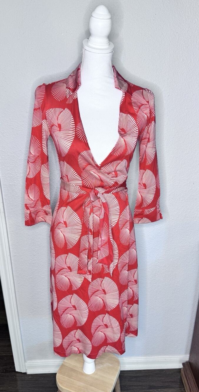 Diane von Furstenberg Wrap Dress SZ 0 Red Floral 100% Silk Gilmore Girls